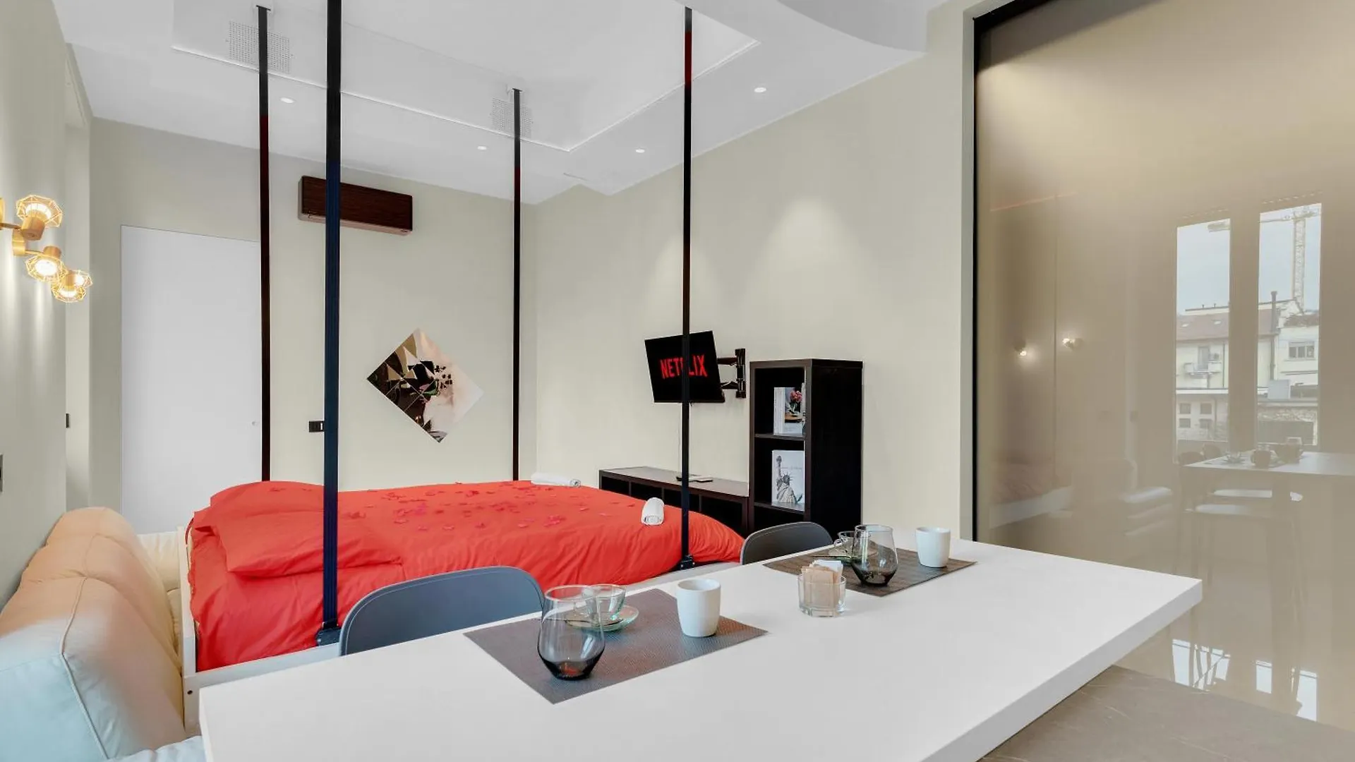 דירה מילאנו Love Is In The Air - Suspended Bed & Bath Hub